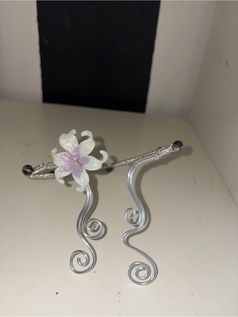 Simple purple wire necklace